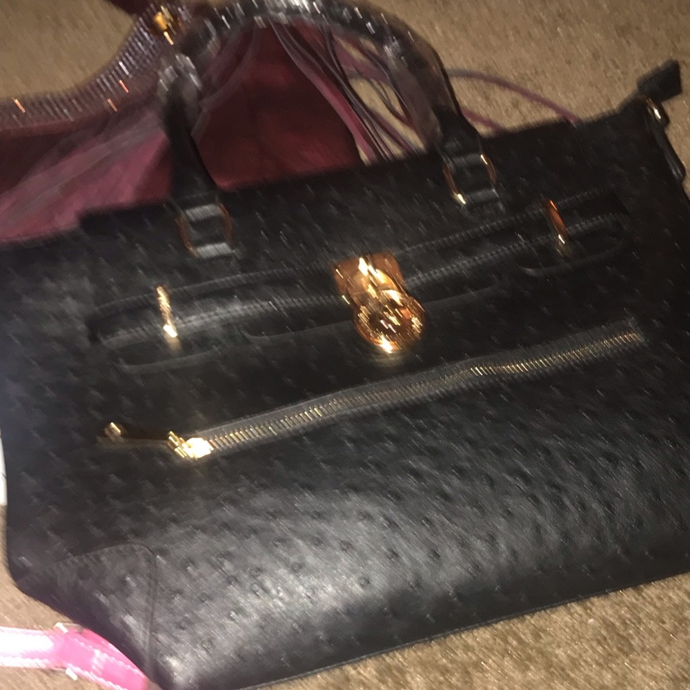 Blk faux gator purse